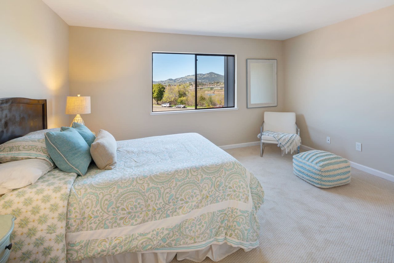 21 Lakeview Court, Novato