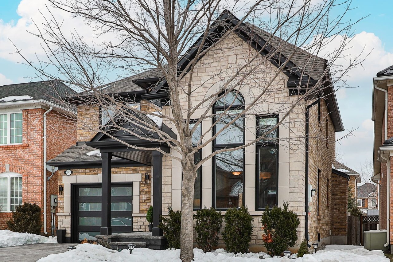 2582 FALKLAND Crescent, Oakville