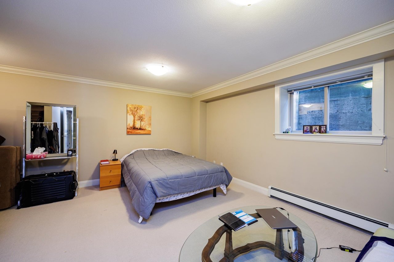 335 E 15th Street, North Vancouver