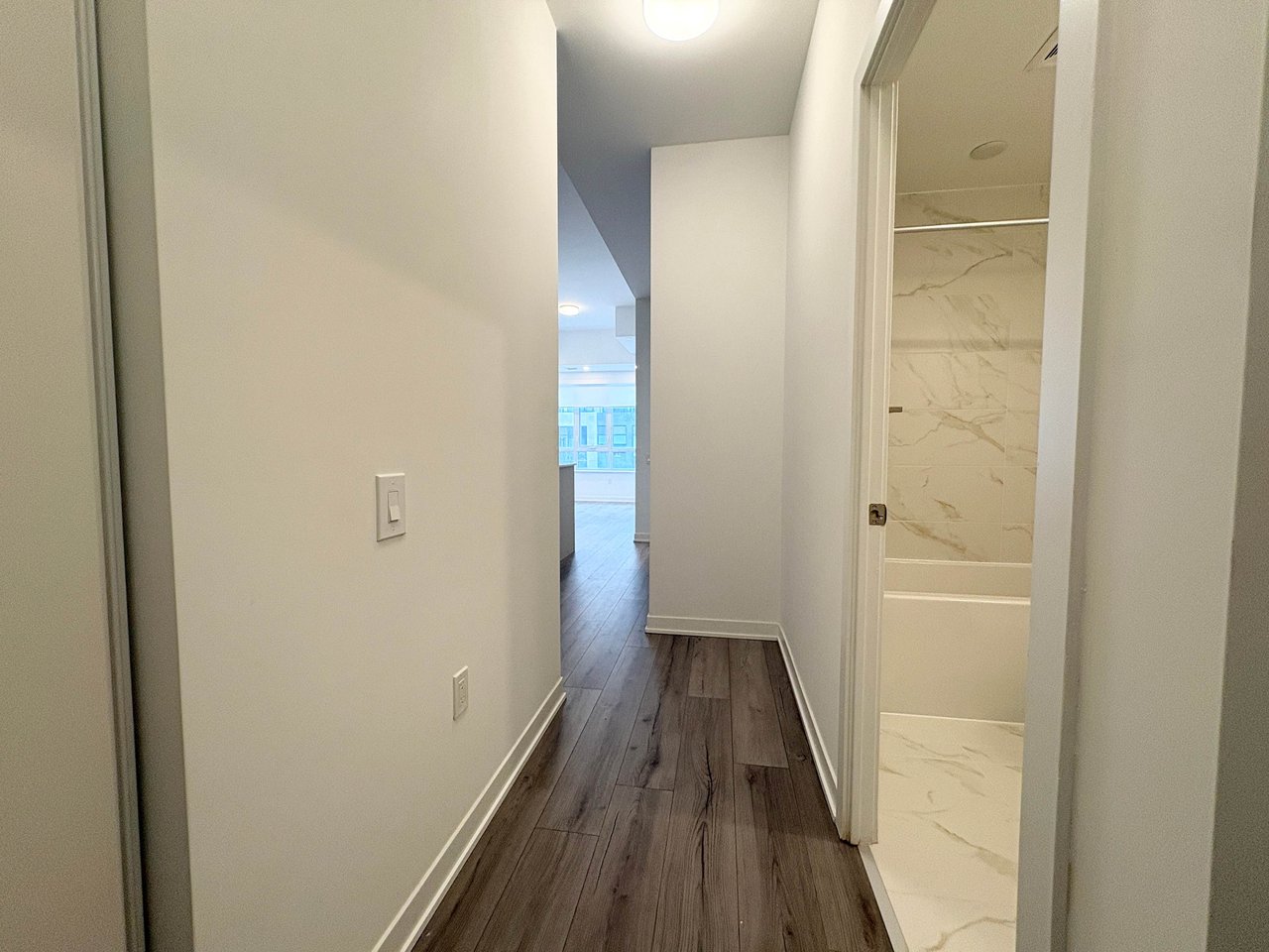 395 Dundas St W Unit: 223