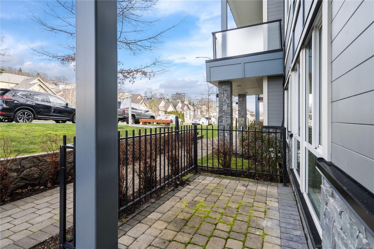 106-4050 Douglas St, Saanich