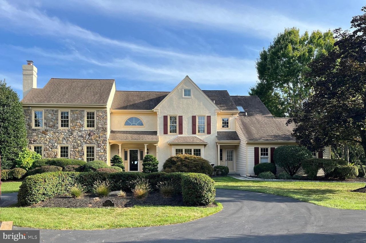 25 Autumn Hill Ln