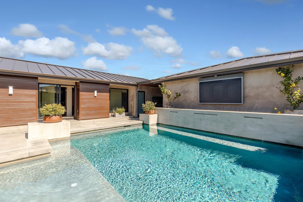1227 Surfline Way
