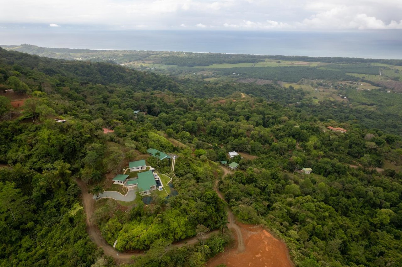 17 Acres Private Estate With Two Homes With Panoramic Views