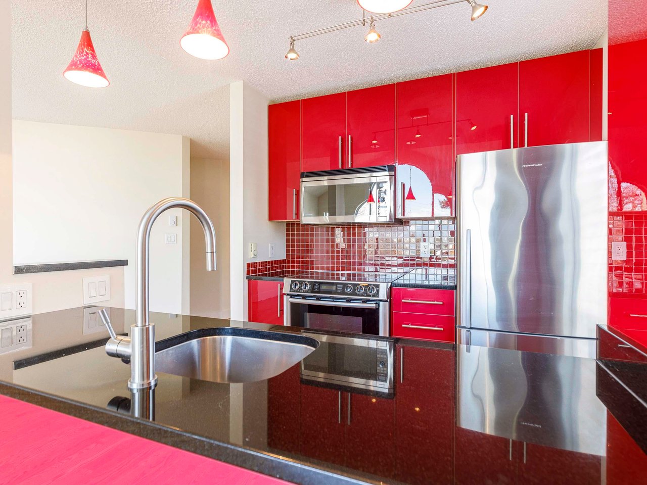 303-1100 W 7th Ave