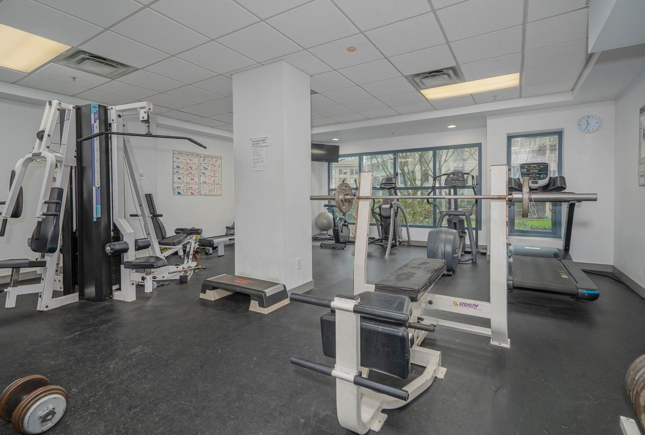 1302-183 Keefer Pl