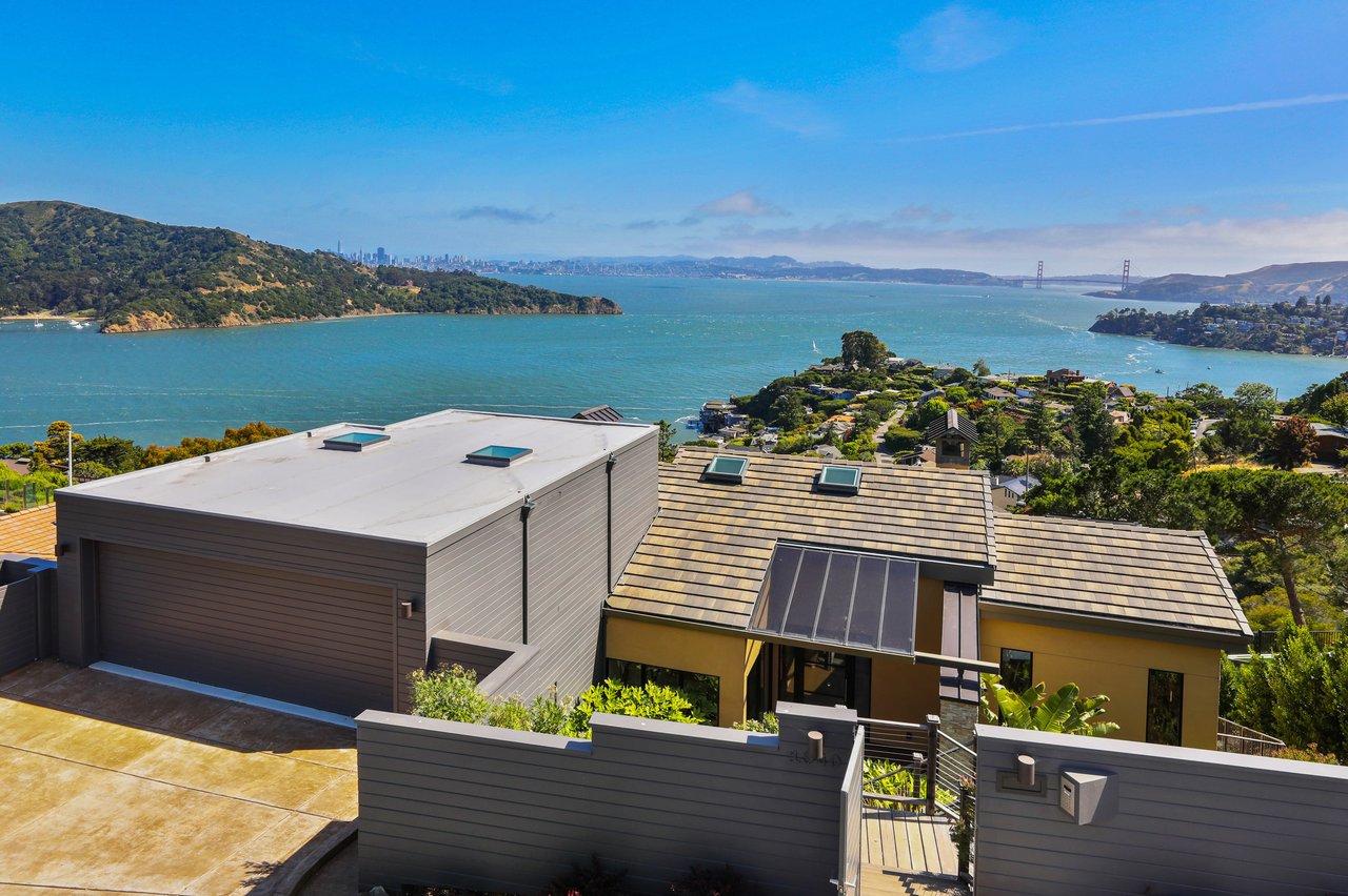 State of the Art Contemporary Retreat with World Class Views