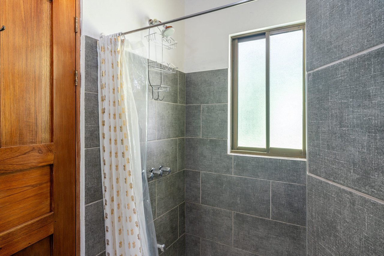 Excellent 3BR in Popular Neighborhood, Quiet, Private, Strong Rental Income