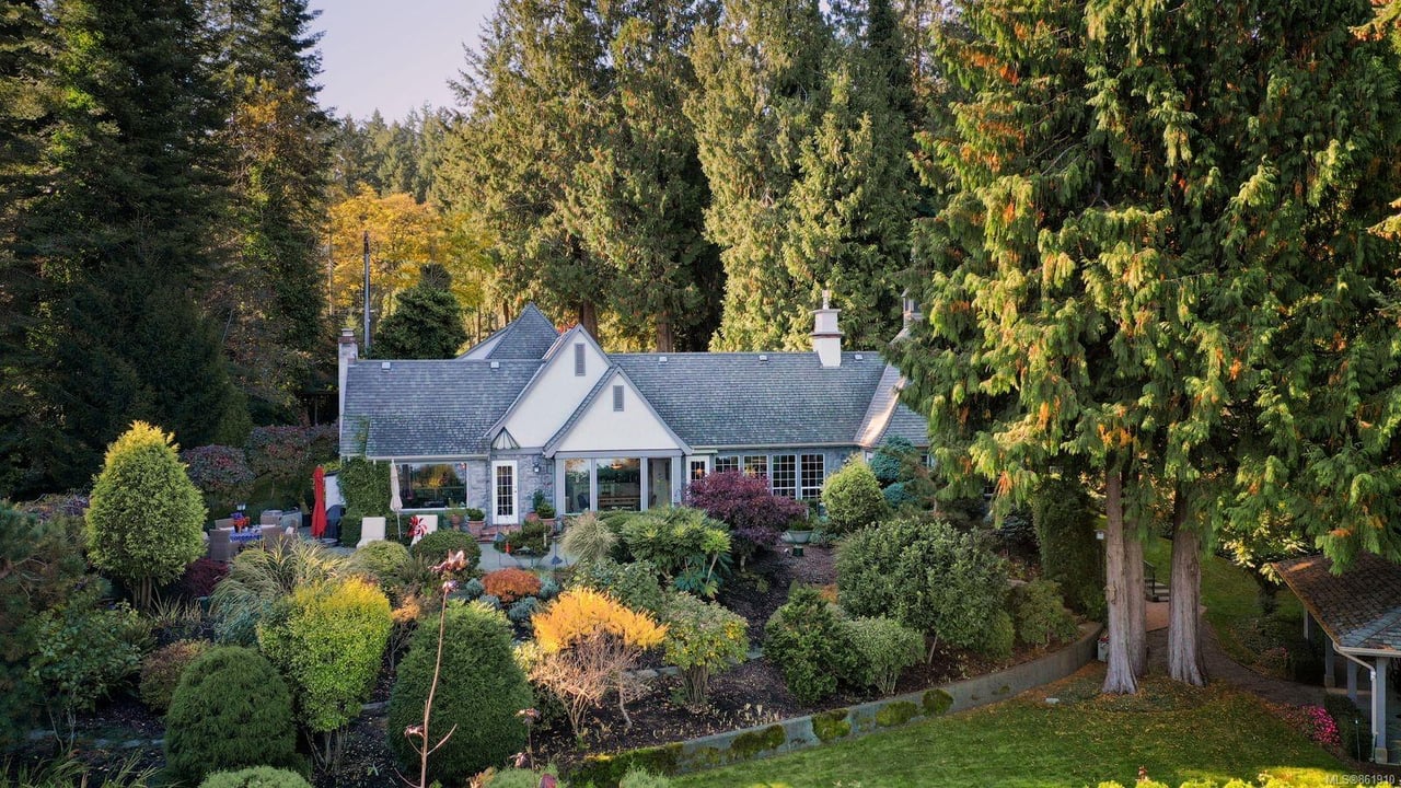 4349 Kingscote Rd, Cobble Hill