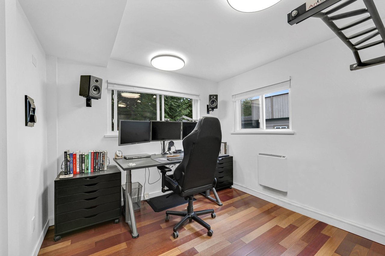 2554 Jura Cres