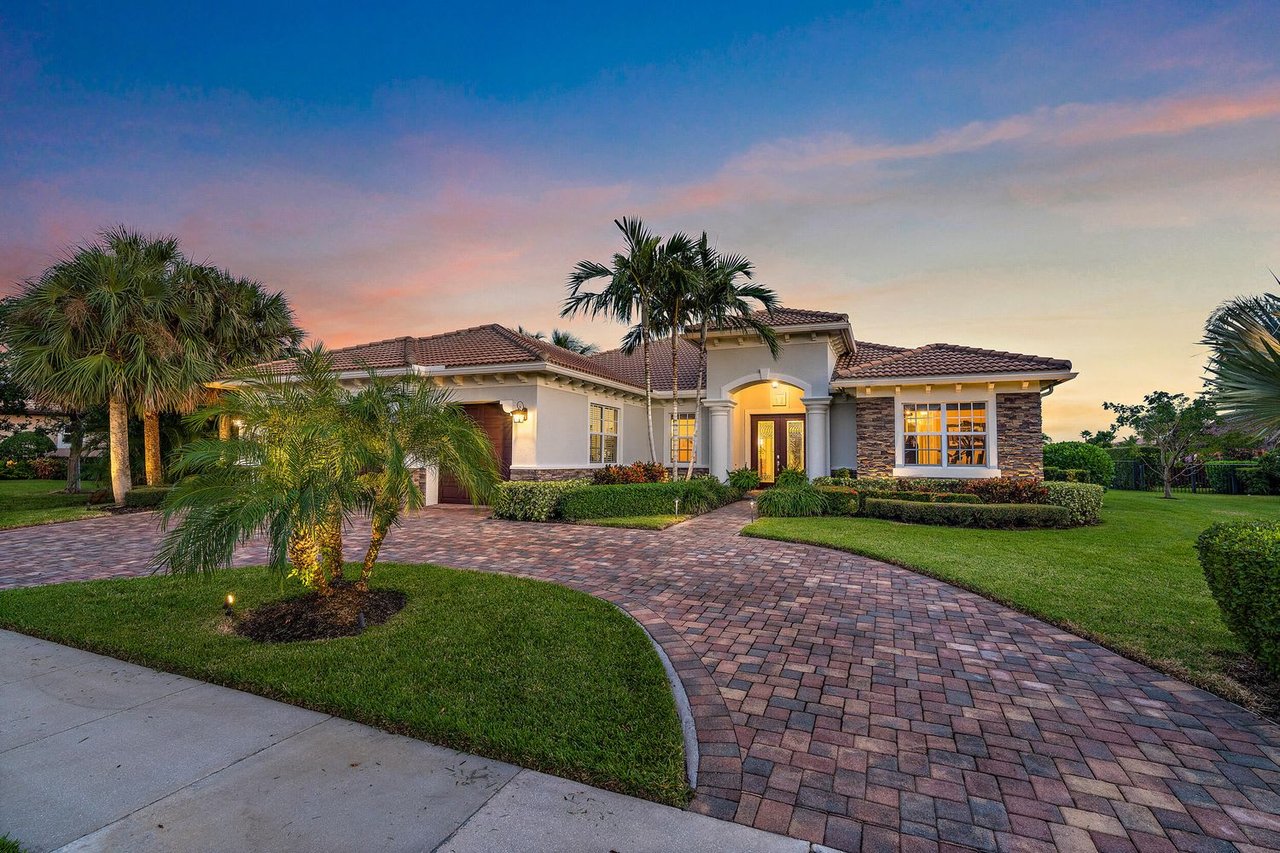 108 Manor Cir