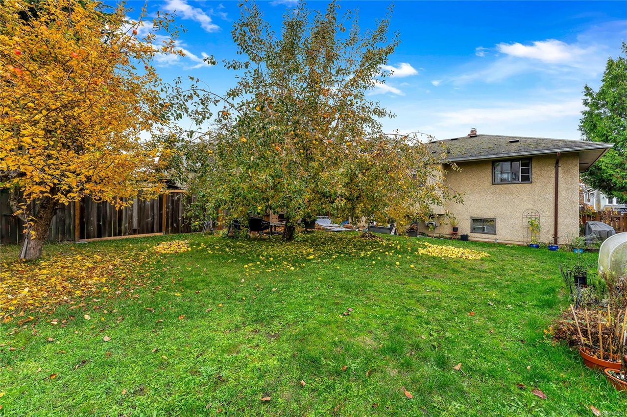 2884 Inez Dr