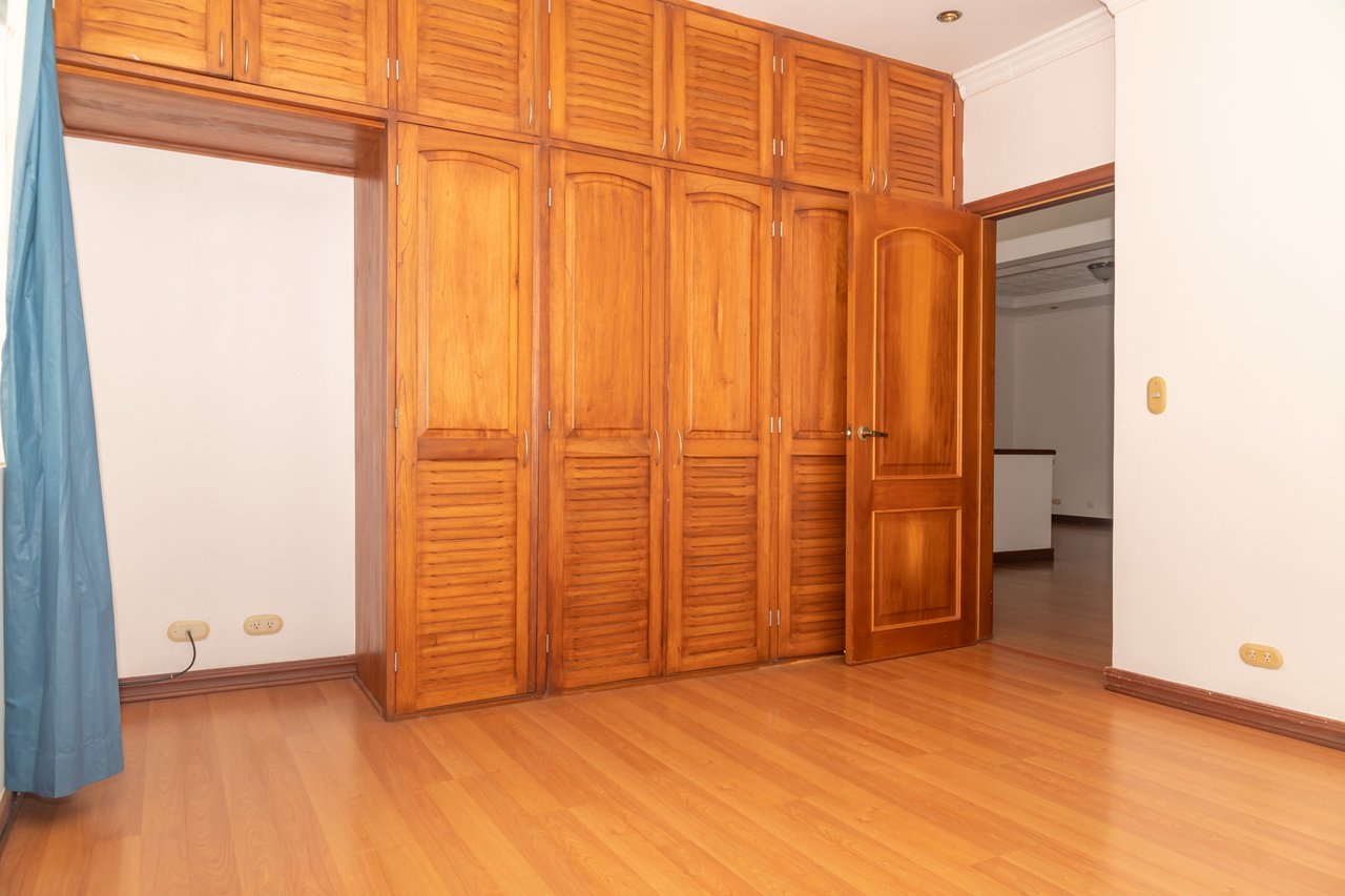Colonial Gated Community Villa, Curridabat, San Jose