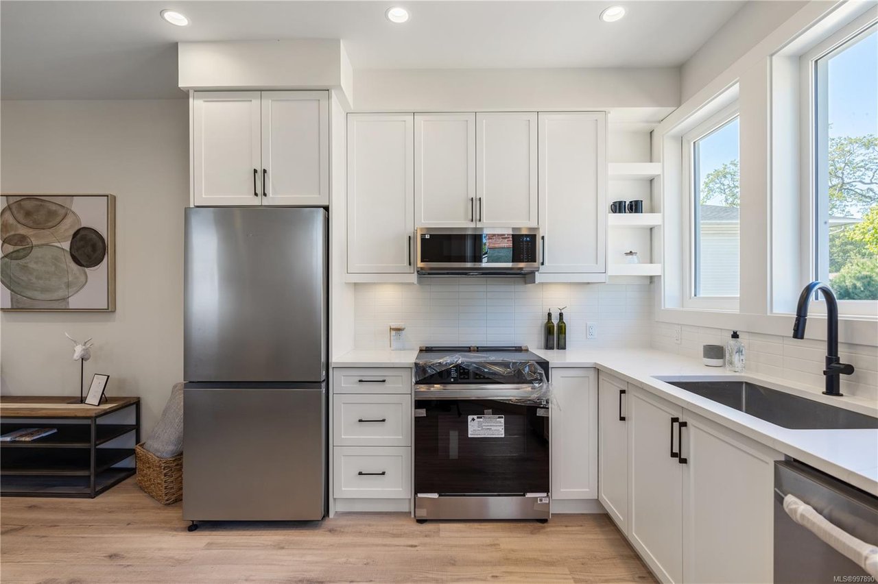 2-910 Old Esquimalt Rd