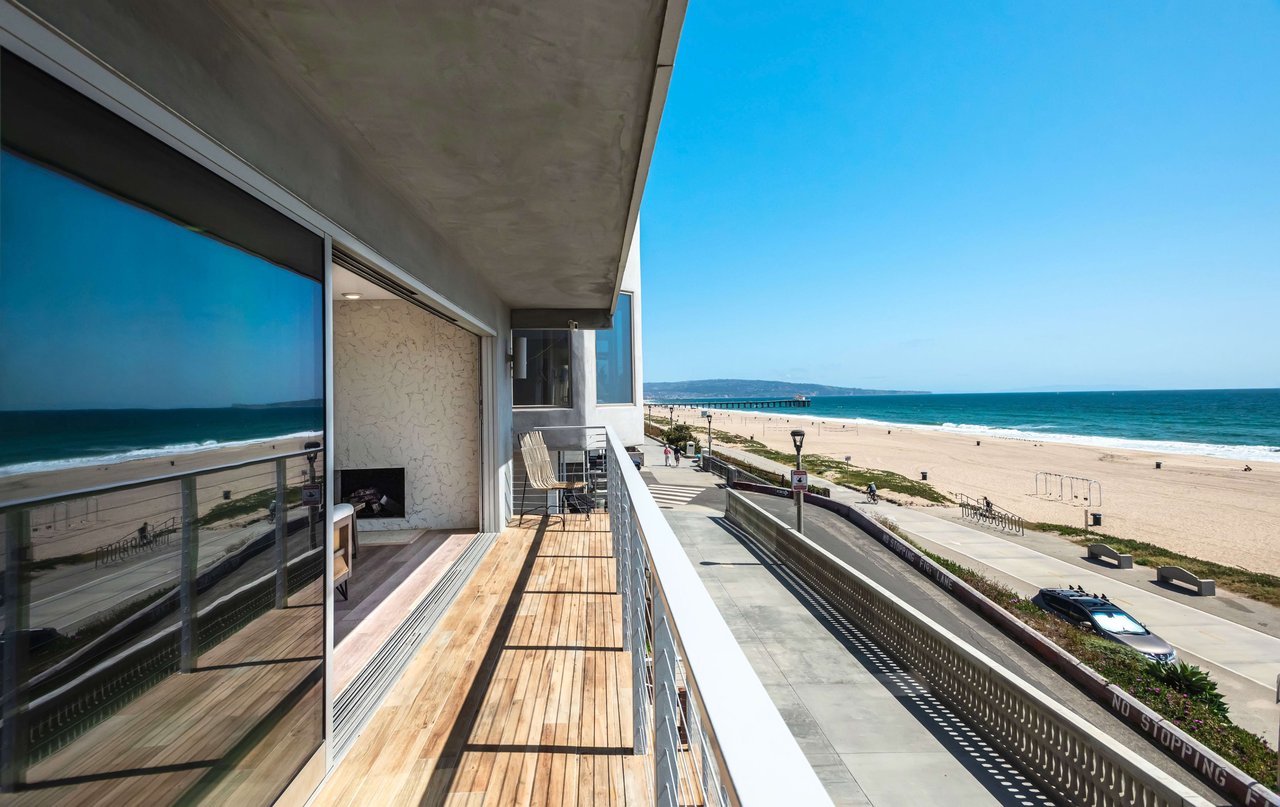 2208 The Strand