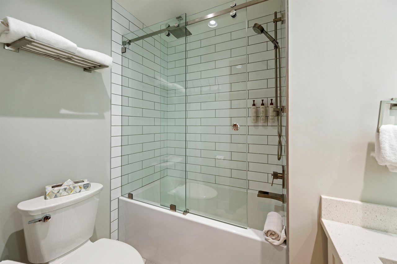 4-4661 Blackcomb Wy