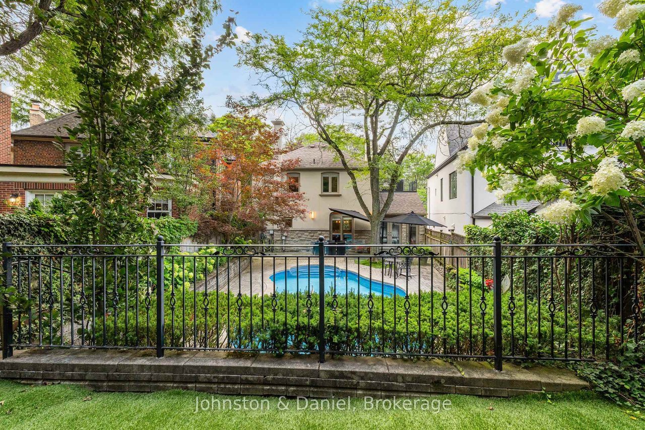 77 Lawrence Crescent