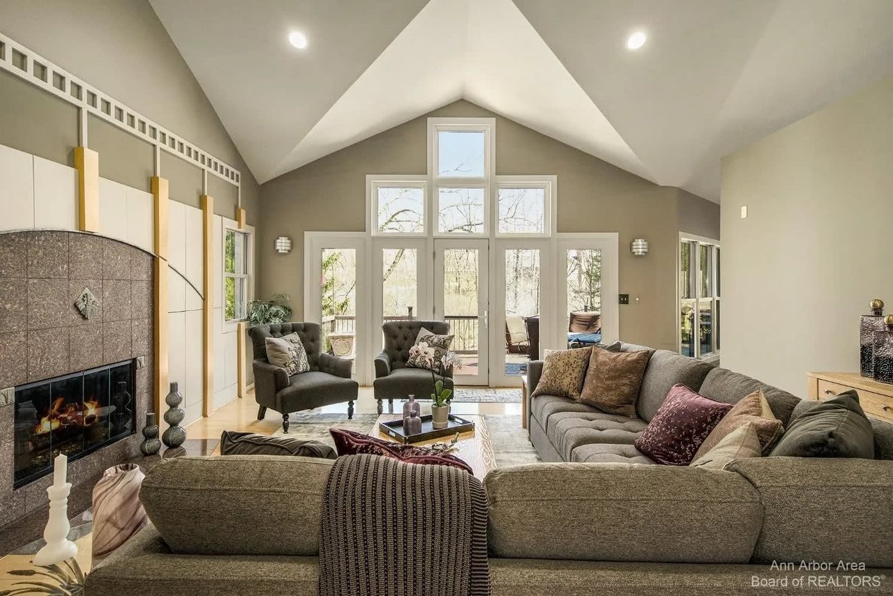 2566 Thornapple Drive, Ann Arbor, MI 48103