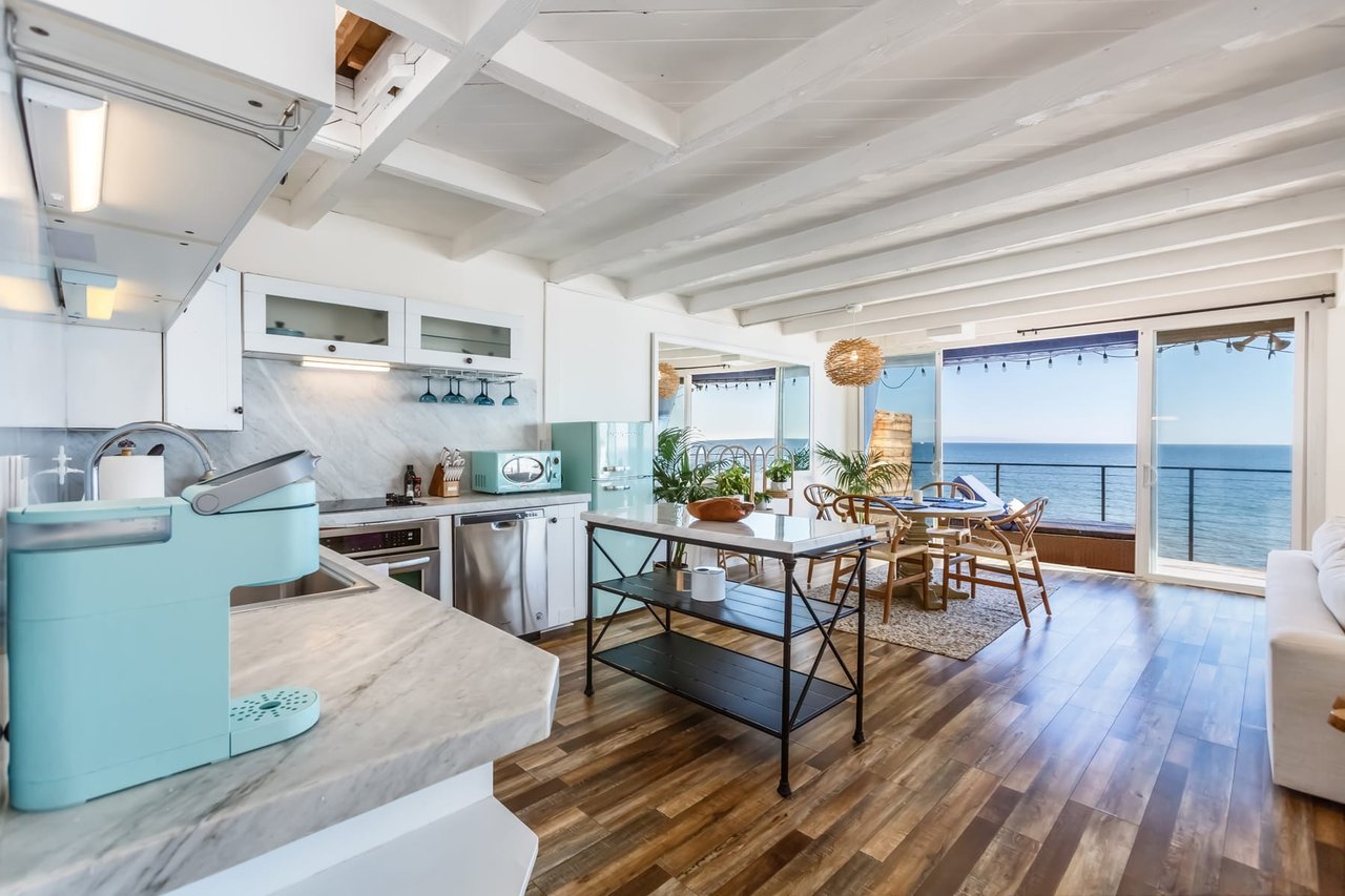 MALIBU BEACH HOUSE 50