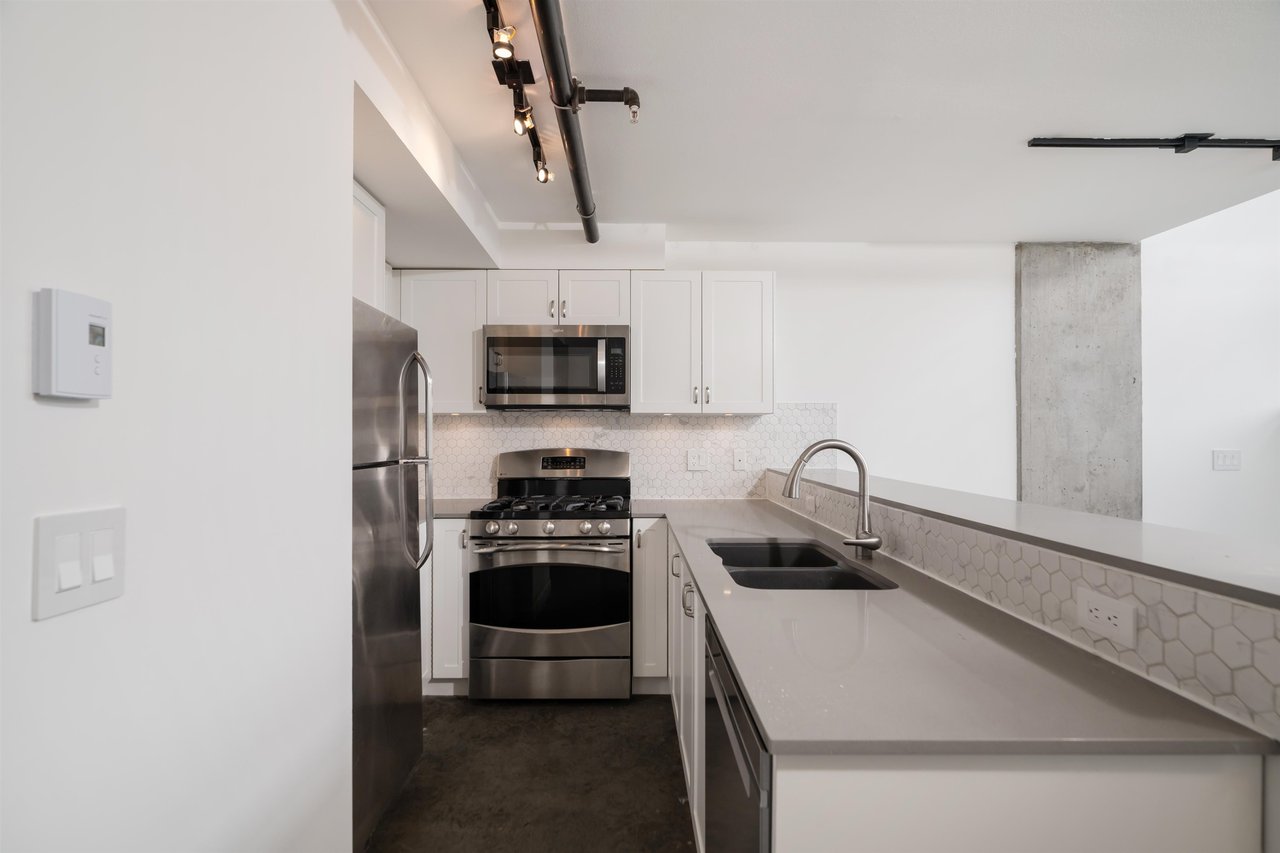 517-428 W 8th Ave