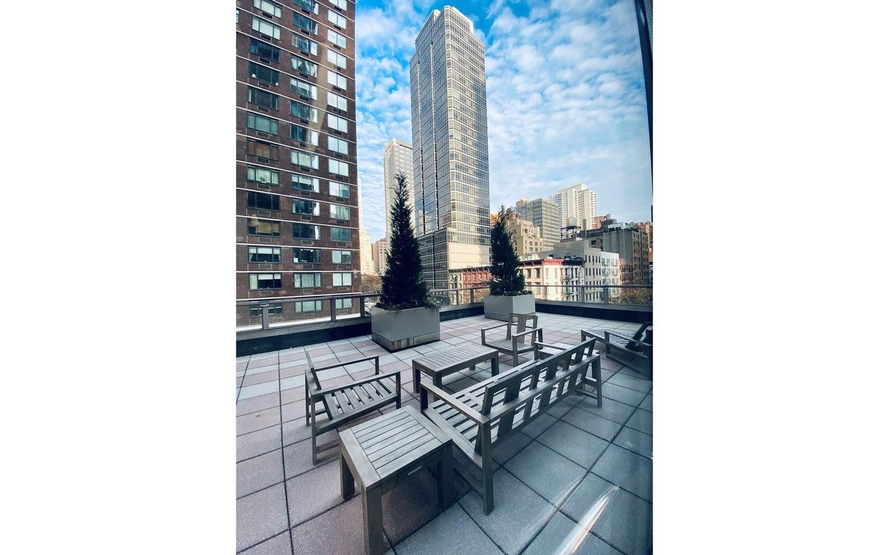 250 E 54th St, Unit 18C