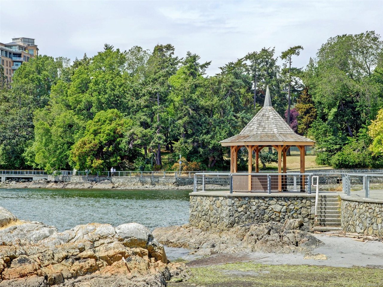 207-873 Esquimalt Rd