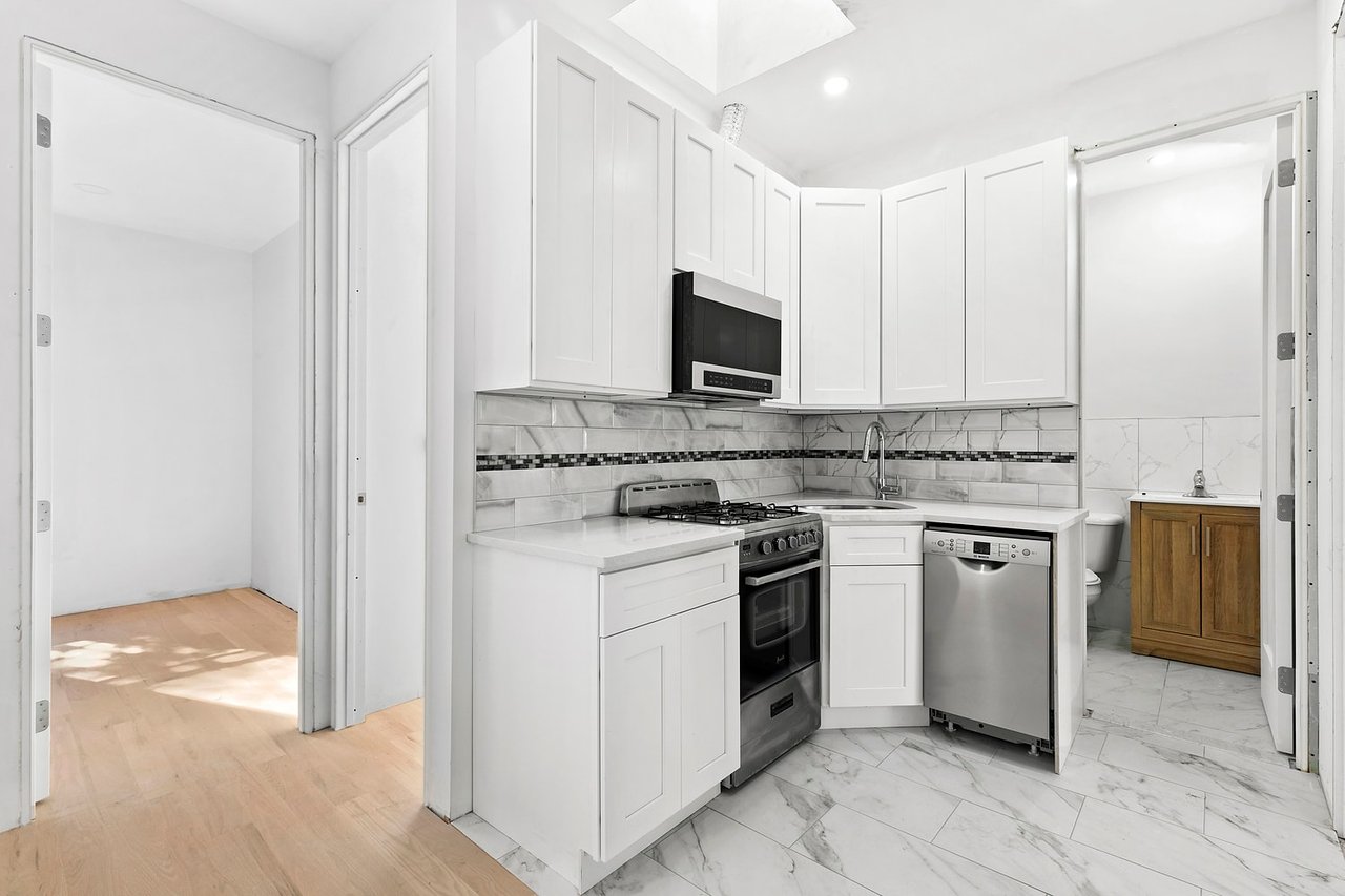 73 Crystal St
