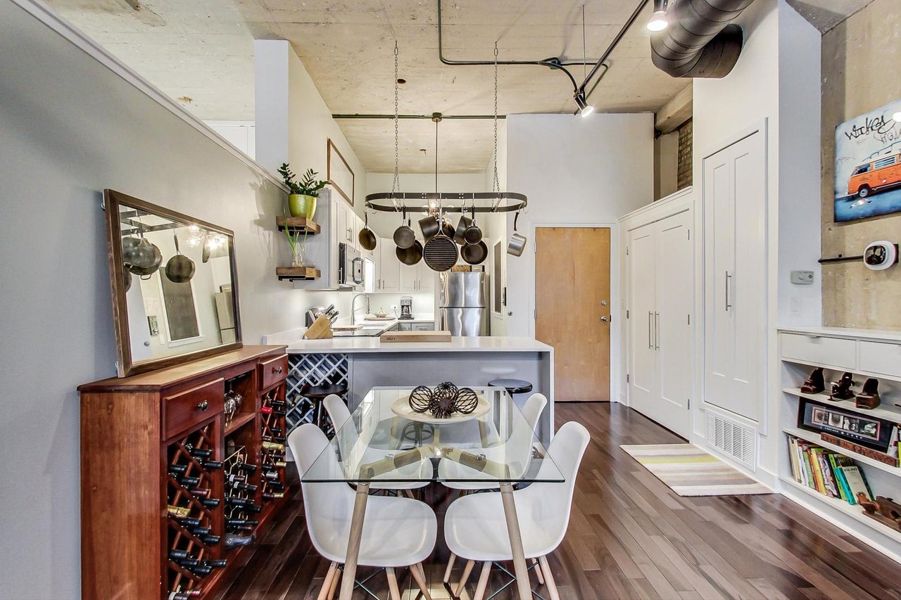 1800 W Roscoe St Apt 201