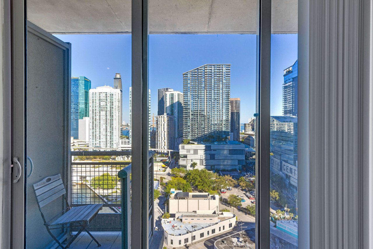 690 SW 1Ct #2308 Miami FL-33130