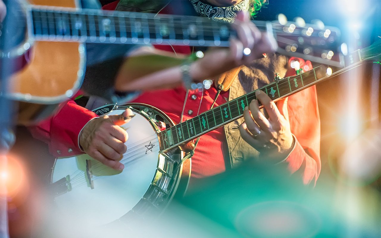 Monday Night Live: Kelsey + Tylor