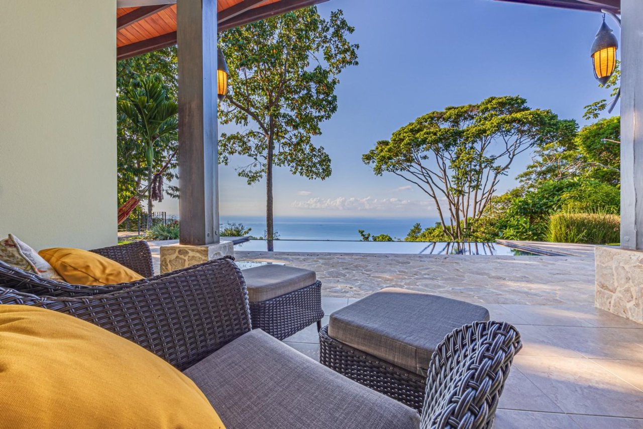Whale Tail View Home, Dominical, Puntarenas