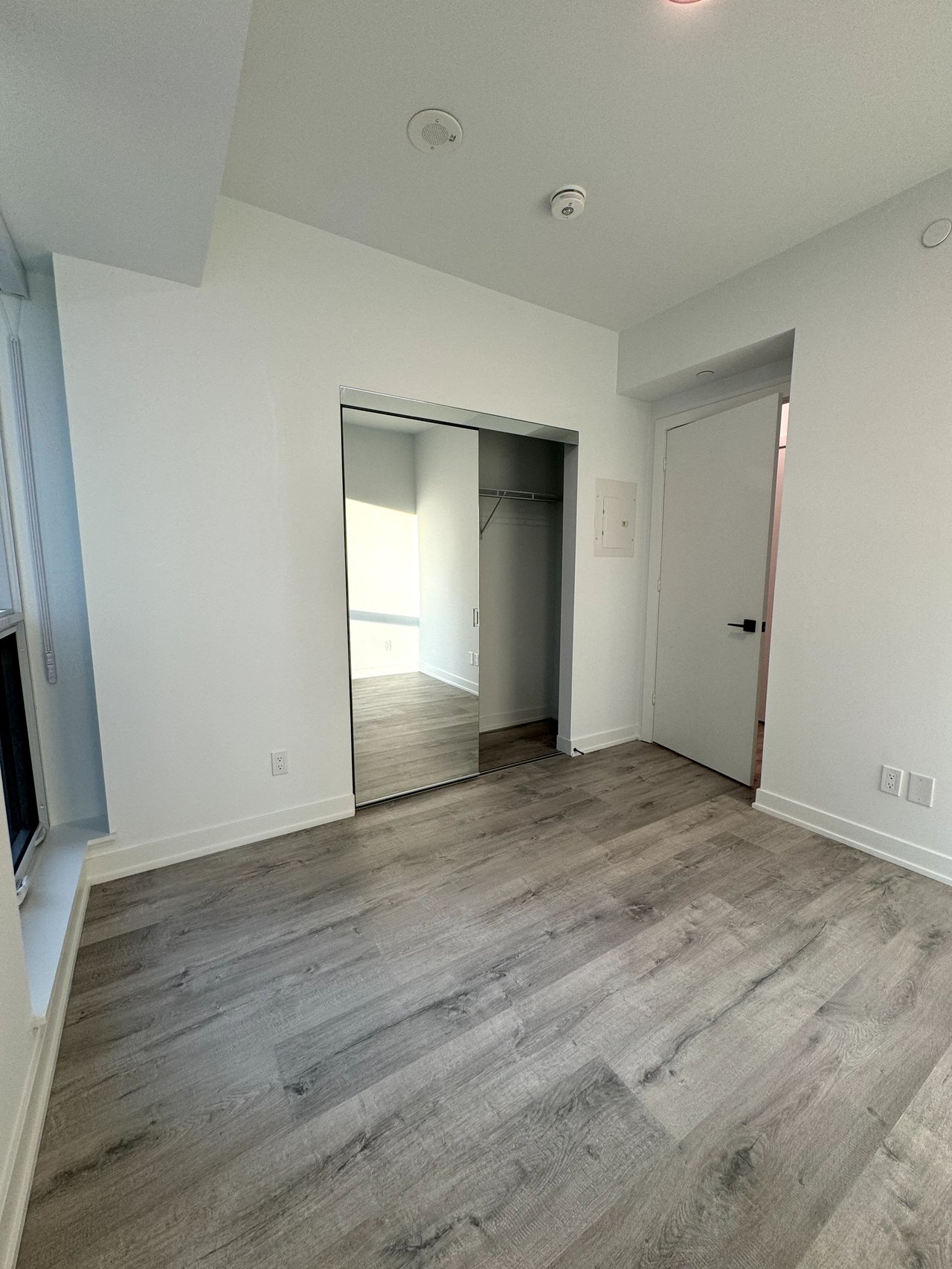 327 King St W, Unit 2005