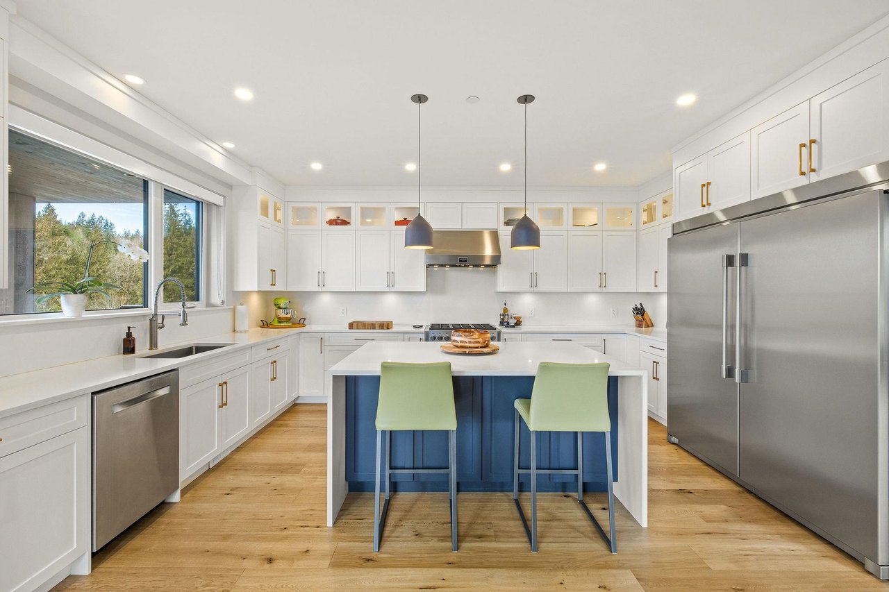 27-3385 Mamquam Rd