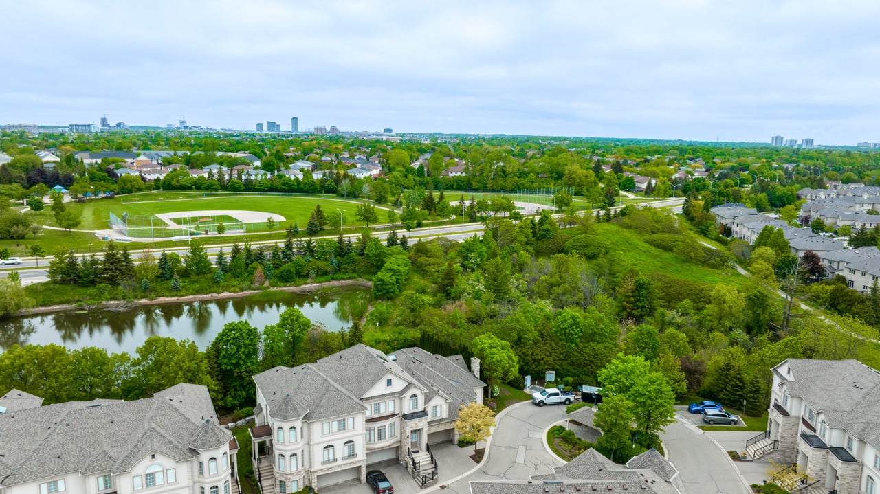 #27 - 2400 Neyagawa Boulevard, Oakville