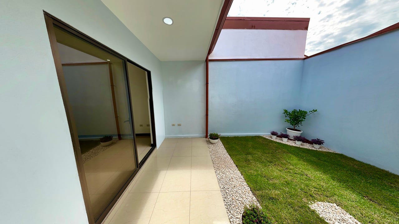 Remodeled Gated Mountain Home, Heredia