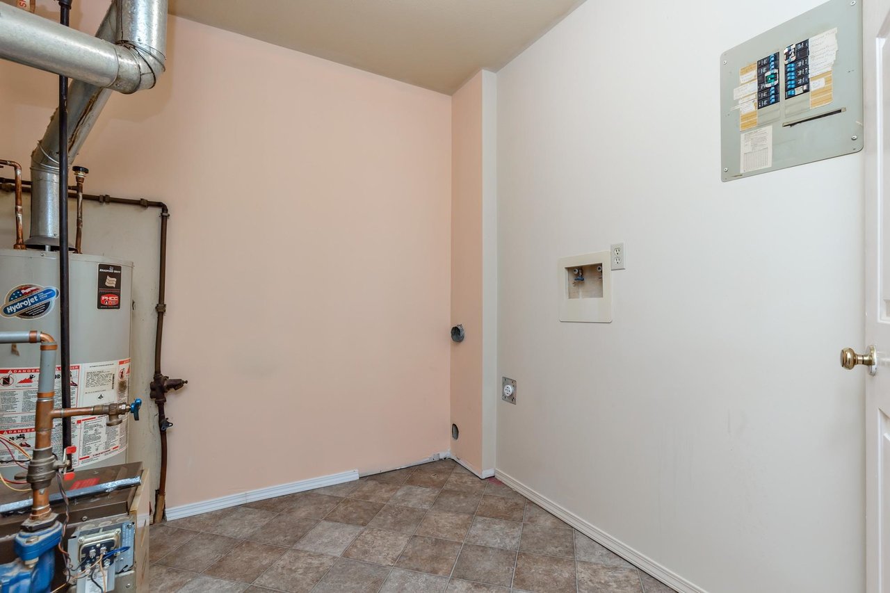 10-32165 7th Ave