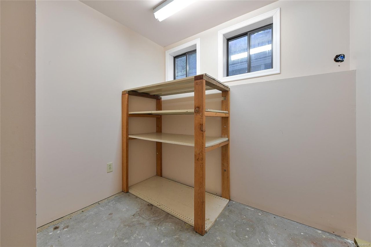 879 Denford Cres