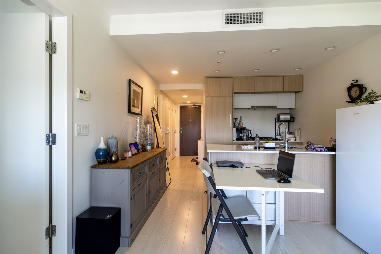 1203-5580 No. 3 Rd