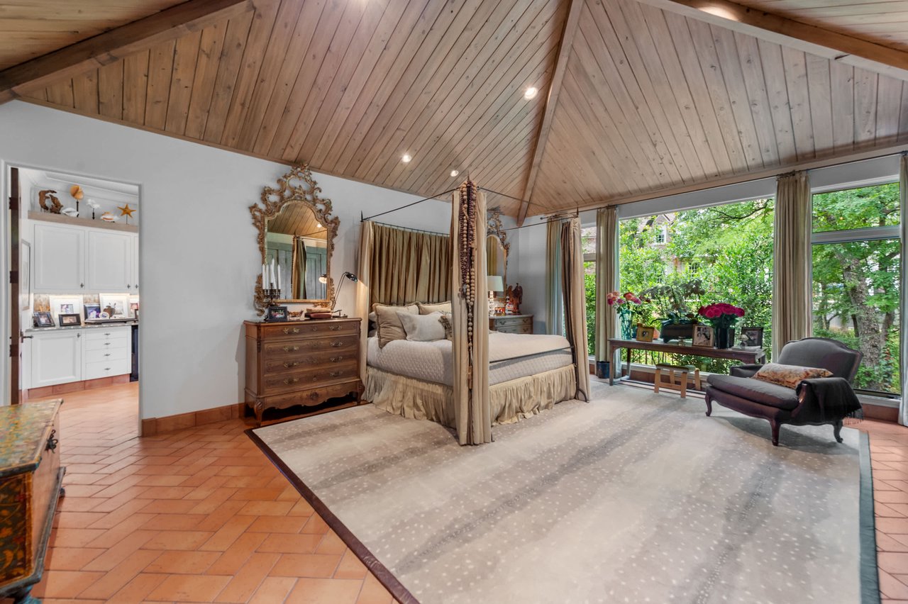 213 Crestwood Drive 