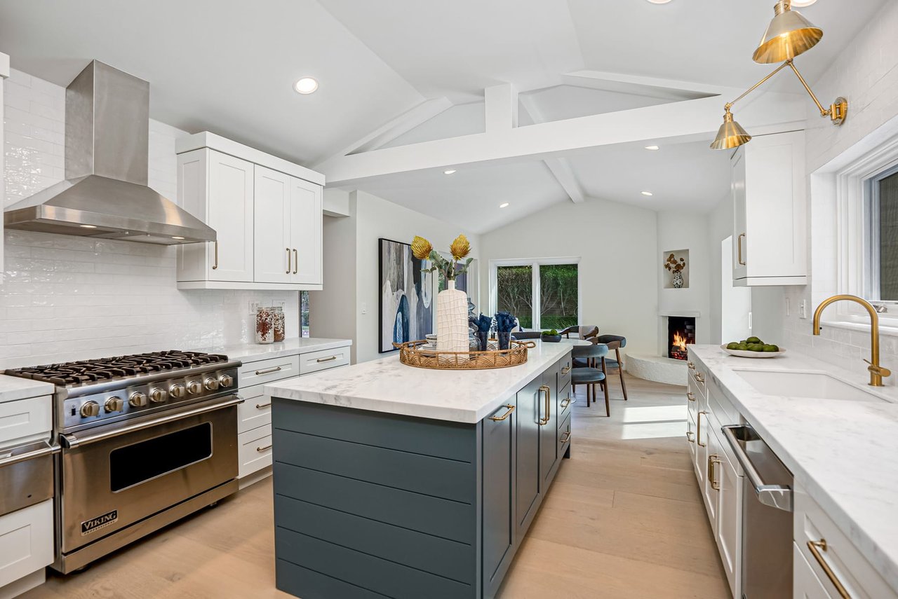 Spacious Kitchen with Outdoor BBQ Area