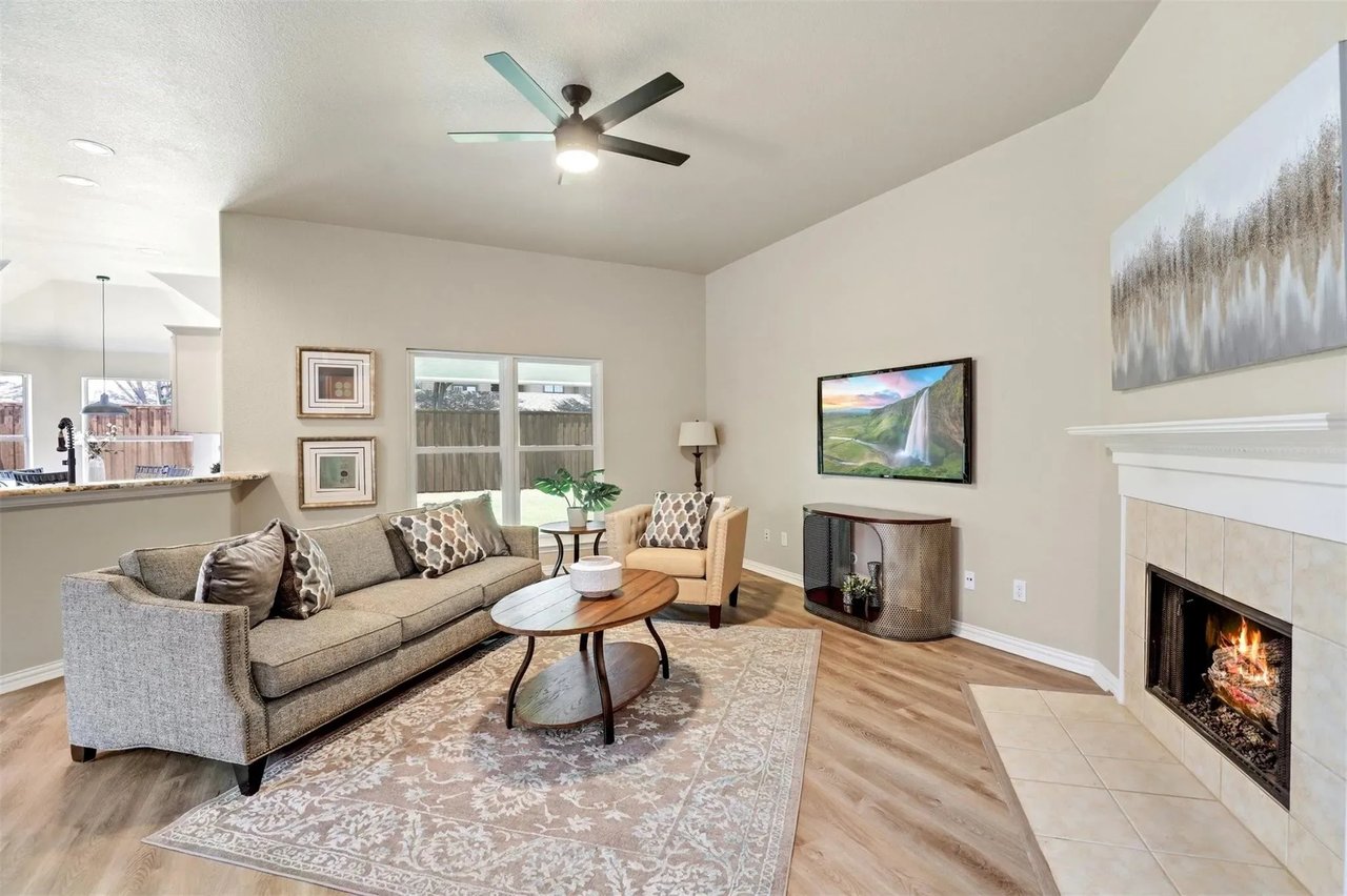 305 Mapleshade Dr