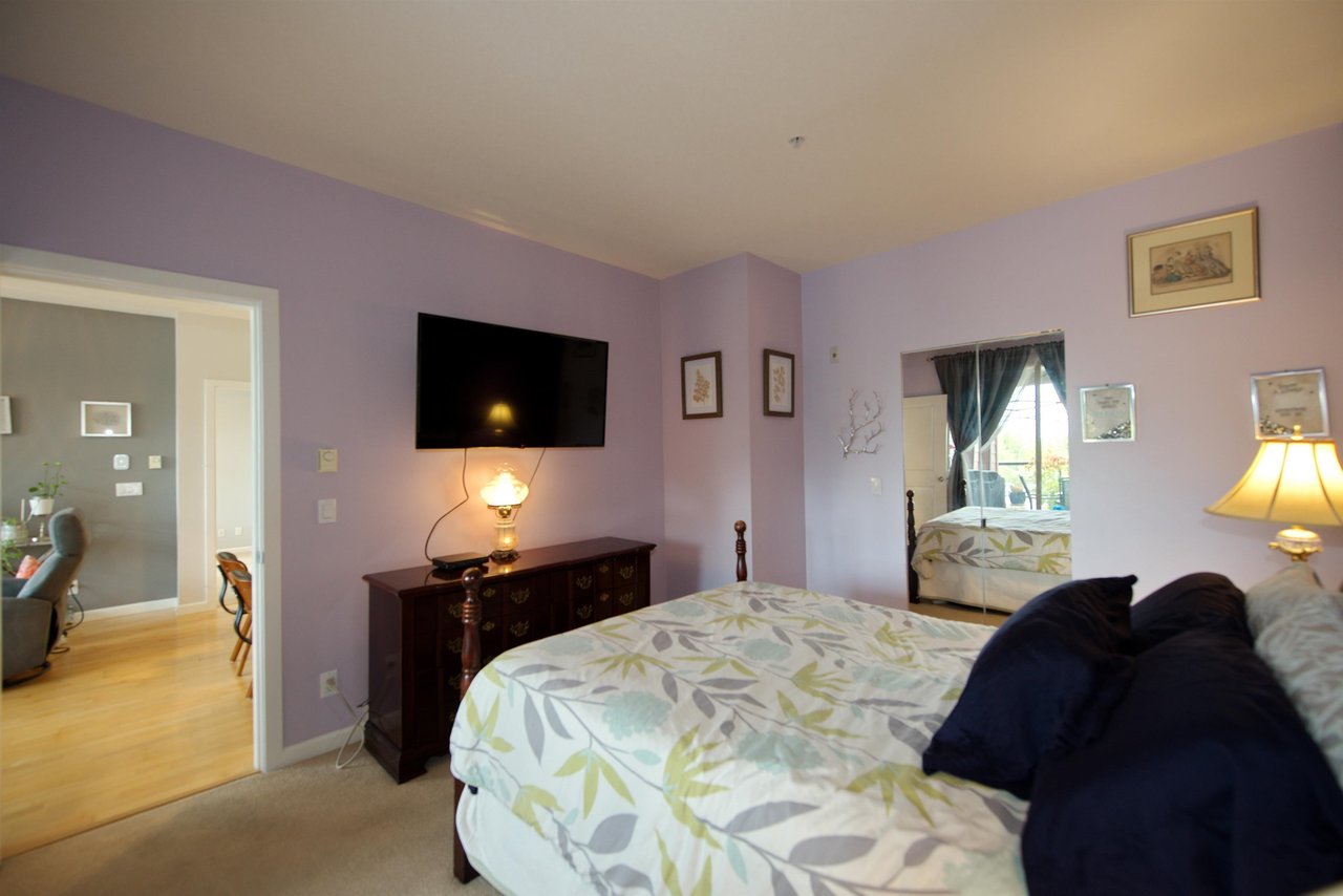 206-15385 101a Avenue, Surrey