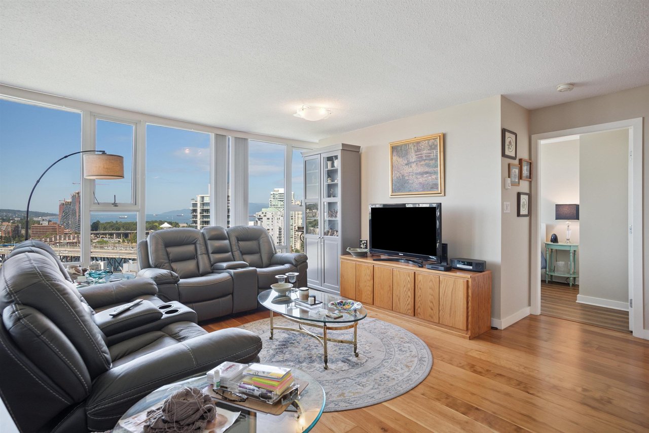 2703-455 Beach Cres