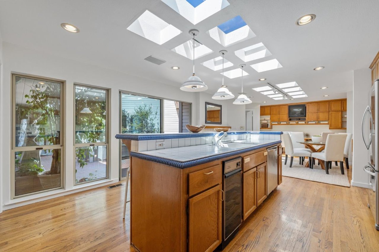 16 Alverno Crt