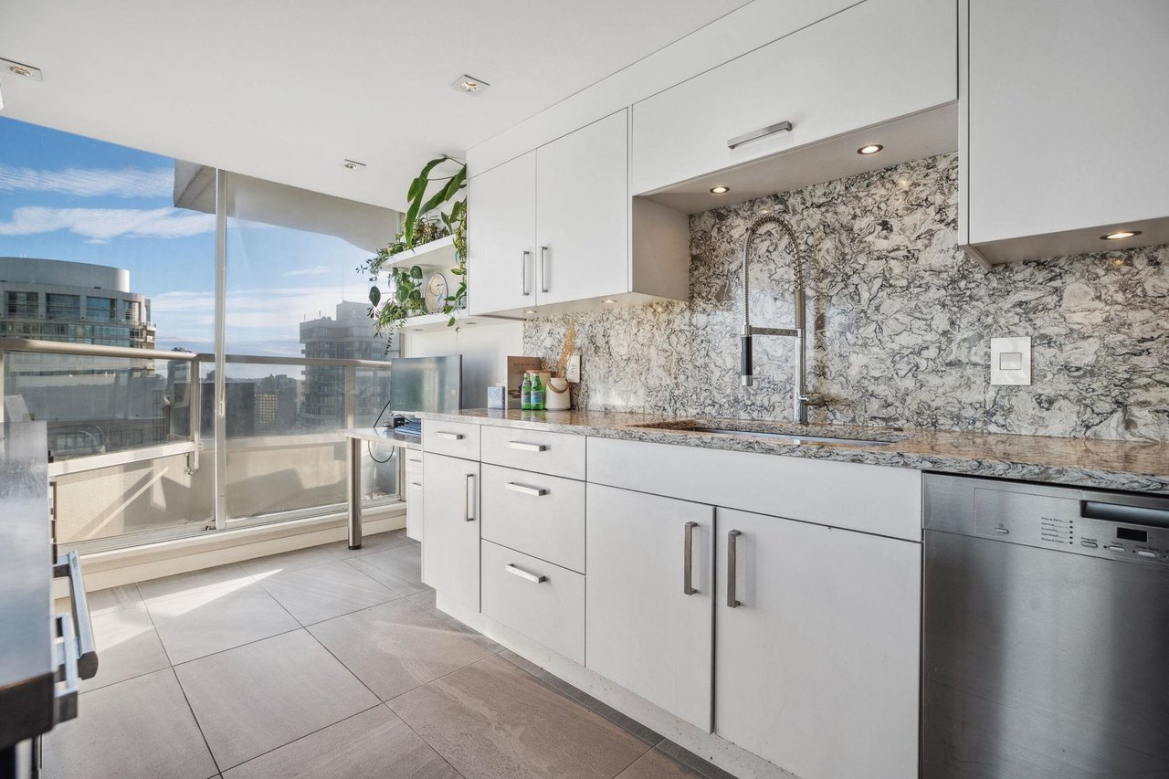 2702-717 Jervis St