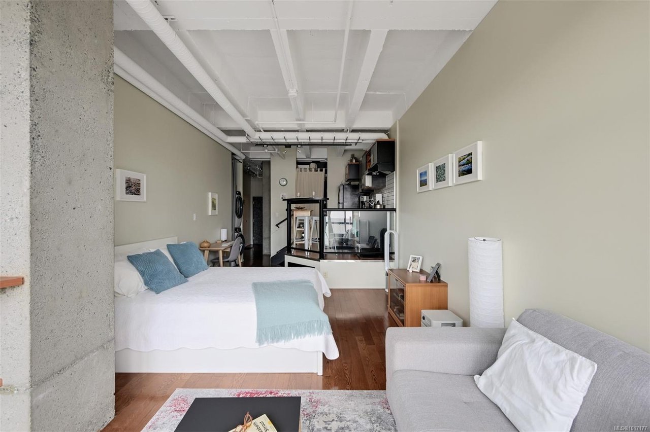 305-1061 Fort St