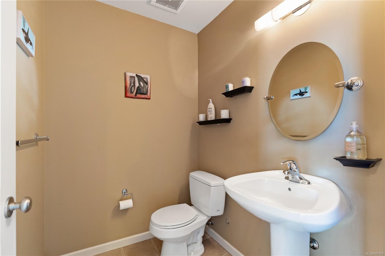 102-2920 Phipps Rd, Langford