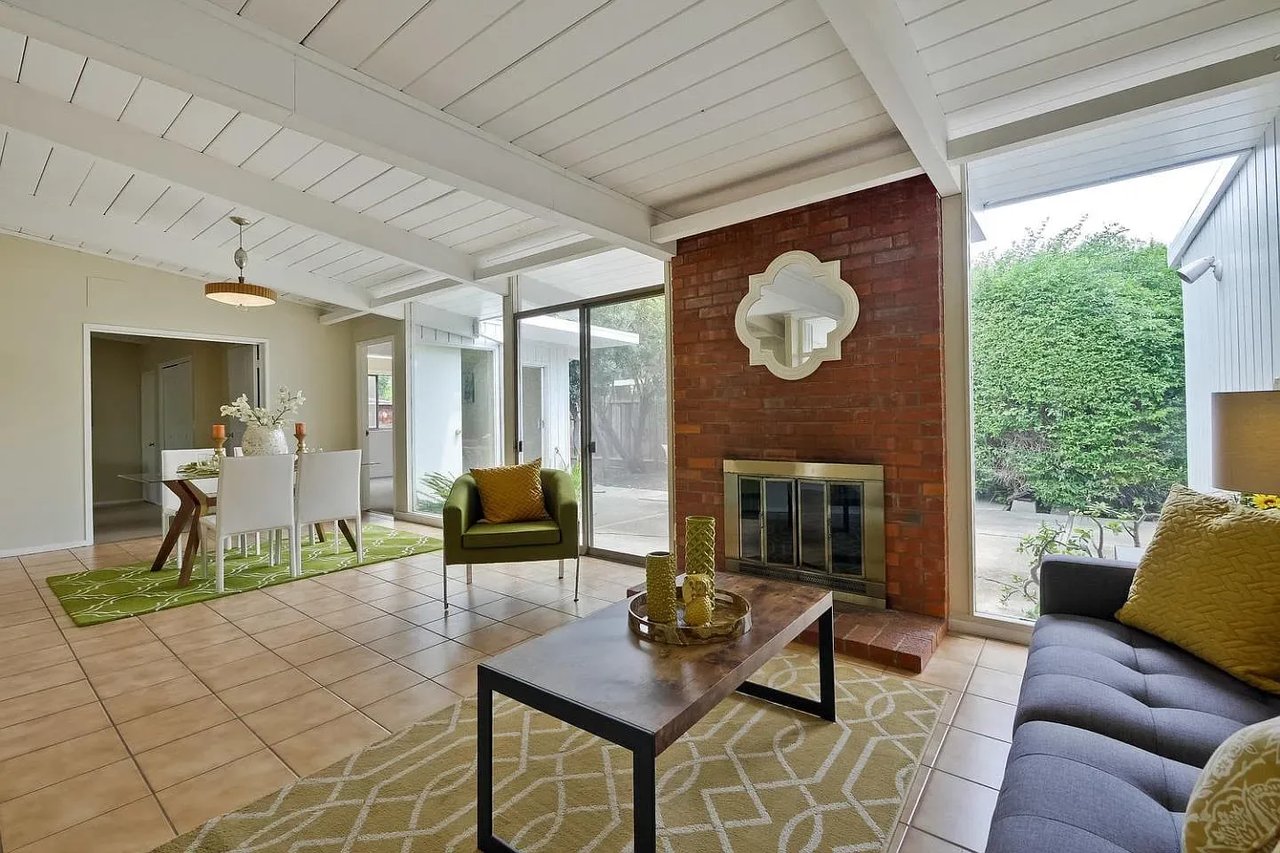 726 E Charleston Rd