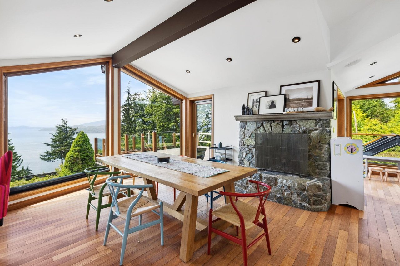 425 Mountain Dr