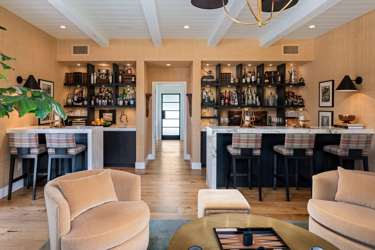 123 S Woodburn Drive